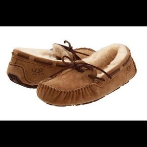 UGG women’s Dakota Moccasin